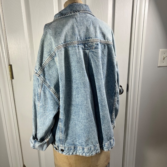 We the Free Denim Jacket- LIKE NEW- Oversized fit- M - Picture 3 of 7